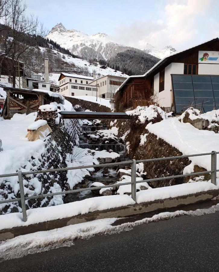 Casa Steilalva - Grosszuegiges Chalet Fuer Erholsamen Familienurlaub Surrein Luaran gambar
